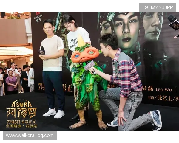 足球明星搞笑模仿小天鹅舞蹈引发全场欢笑瞬间